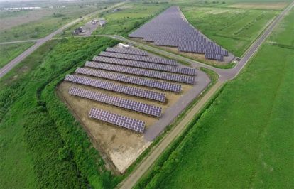 Thêm 1 gã  khổng lồ ngừng sản xuất tấm quang điện vì không cạnh tranh lại chính sách giá rẻ của Trung Quốc