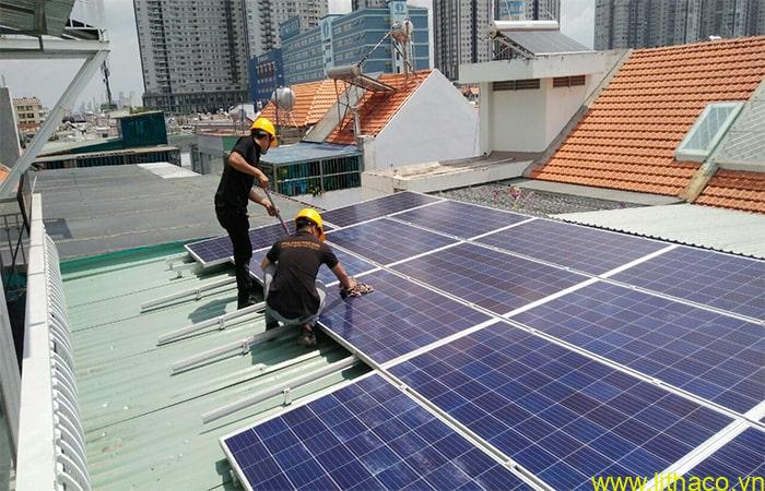 Hệ thống điện mặt trời tự dùng 5 KW lựa chọn hầu hết cho các ngôi nhà đô thị Việt Nam 1 Hệ thống điện mặt trời tự dùng 5 KW lựa chọn hầu hết cho các ngôi nhà đô thị Việt Nam 1