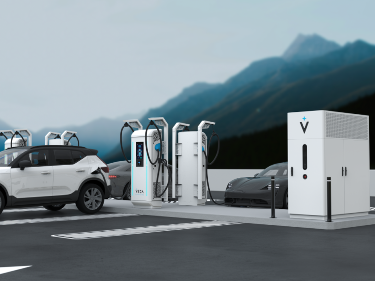 Giải pháp trạm sạc 800 Volt cho các trạm dừng cao tốc và các trạm tiếp nhiên liệu