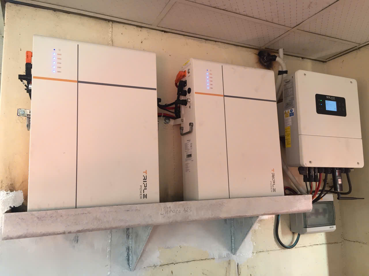 Giải pháp điện mặt trời có lưu trữ cho sà lan