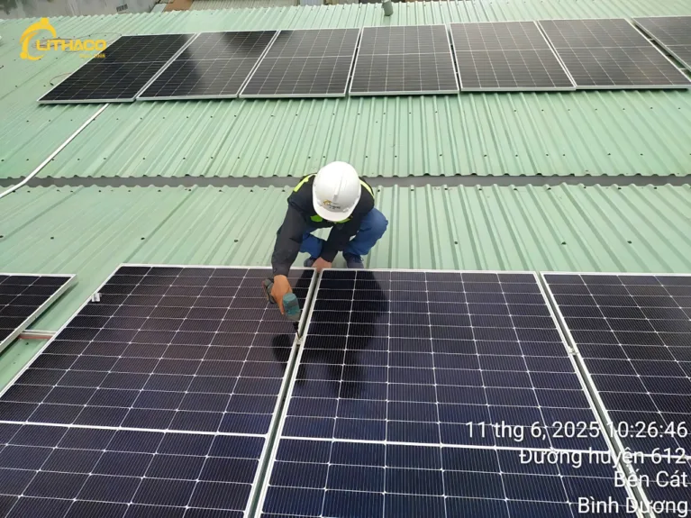 Lắp hoàn thiện hệ thống điện mặt trời 8.12kWp Anh Lực tại Phú Giáo, Bình Dương 2 Lắp hoàn thiện hệ thống điện mặt trời 8.12kWp Anh Lực tại Phú Giáo, Bình Dương