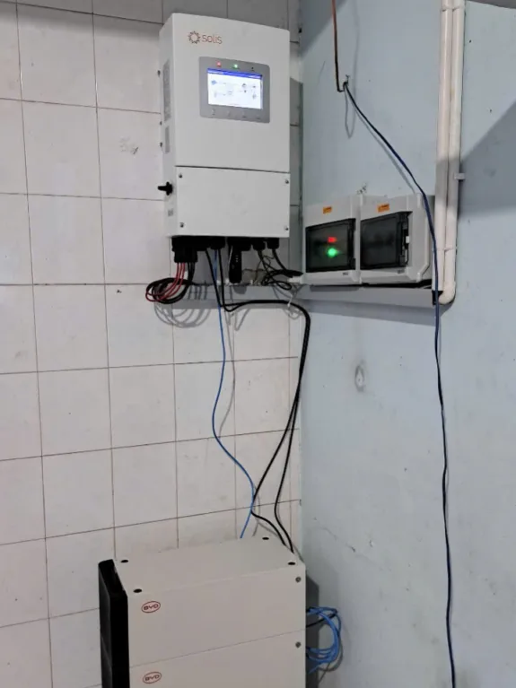 Lắp đặt hoàn thiện hệ thống điện mặt trời có lưu trữ 10.44kWp/10kWh Anh Tước tại Long Thành, Đồng Nai 2 Lắp đặt hoàn thiện hệ thống điện mặt trời có lưu trữ 10.44kWp/10kWh Anh Tước tại Long Thành, Đồng Nai