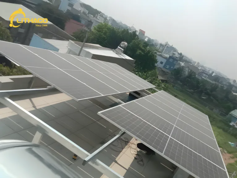 Lắp đặt hoàn thiện hệ thống điện mặt trời có lưu trữ 8.12kWp/5kWh Anh Hải – Hóc Môn, TP.HCM 3 Lắp đặt hoàn thiện hệ thống điện mặt trời có lưu trữ 8.12kWp/5kWh Anh Hải – Hóc Môn, TP.HCM