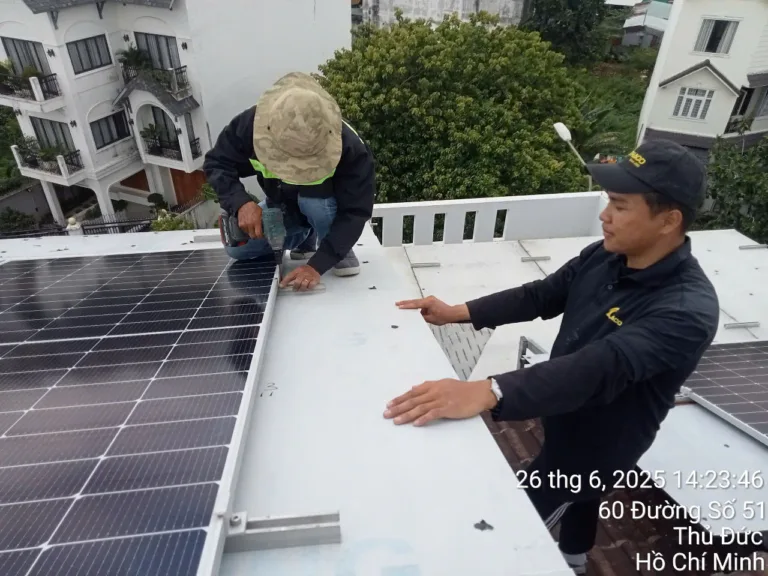 Lắp đặt hệ thống điện mặt trời có lưu trữ công suất 10.7kWp/15kWh Anh Tính TP. Thủ Đức, HCM