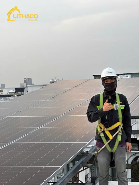 Lắp đặt hoàn thiện hệ thống điện mặt trời có lưu trữ 15kWp/20kWh Anh Kiệt tại TP. Thủ Đức 2 Lắp đặt hoàn thiện hệ thống điện mặt trời có lưu trữ 15kWp/20kWh Anh Kiệt tại TP. Thủ Đức