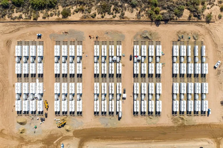 Chi phí và bảng giá BESS năm 2026