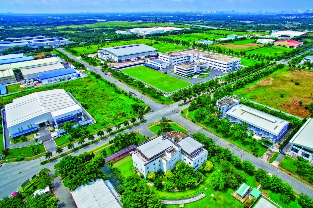 KHI CHI PHÍ ĐIỆN KHÔNG CÒN LÀ “ẨN SỐ”: CÂU CHUYỆN SỐNG CÒN CỦA CÁC NHÀ MÁY TRONG KHU CÔNG NGHIỆP