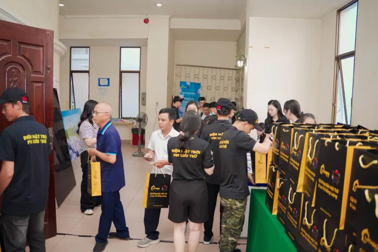 Báo Tuổi Trẻ đưa tin LITHACO phối hợp cùng Trường ĐHBK-HCM tổ chức hội thảo Điện Mặt Trời Thế Hệ Tiếp Theo – Chia sẻ kiến thức từ lý thuyết đến thực hành