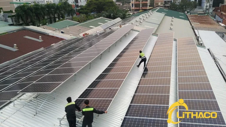 Thời gian hoàn vốn hệ thống điện mặt trời 100 kW khi có bộ lưu trữ
