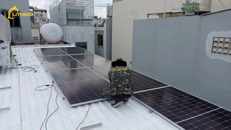 LITHACO hoàn thành lắp đặt hệ thống điện mặt trời có lưu trữ 5.8kWp/5kWh anh Huỳnh tại Phường Bảy Hiền, TP.HCM