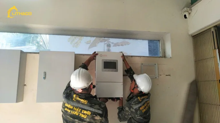 LITHACO hoàn thiện hệ thống điện mặt trời có lưu trữ 13.92kWp/2x5kW/10kWh cho Anh Hùng tại phường Tân Sơn Hòa, TP.HCM