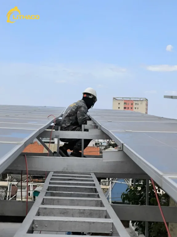 LITHACO hoàn thiện hệ thống điện mặt trời 12.285kWp/10kW – 1 pha chị Tuyết tại Quận 8, TP.HCM