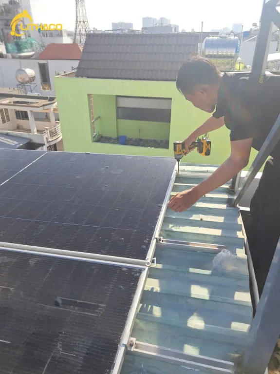 LITHACO hoàn thiện hệ thống điện mặt trời có lưu trữ 5.85kWp/15kWh cho anh Nhã tại Phường Rạch Ông, TP.HCM