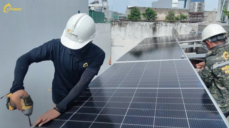 LITHACO hoàn thiện hệ thống điện mặt trời có lưu trữ 6.38kWp/5kWh cho anh Nhã tại Quận Tân Phú, TP.HCM