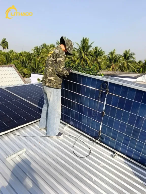 LITHACO hoàn thiện hệ thống điện mặt trời có lưu trữ 7kWp/15.36kWh – 1 pha cho anh Hòa tại Vĩnh Long 2 LITHACO hoàn thiện hệ thống điện mặt trời có lưu trữ 7kWp/15.36kWh – 1 pha cho anh Hòa tại Vĩnh Long